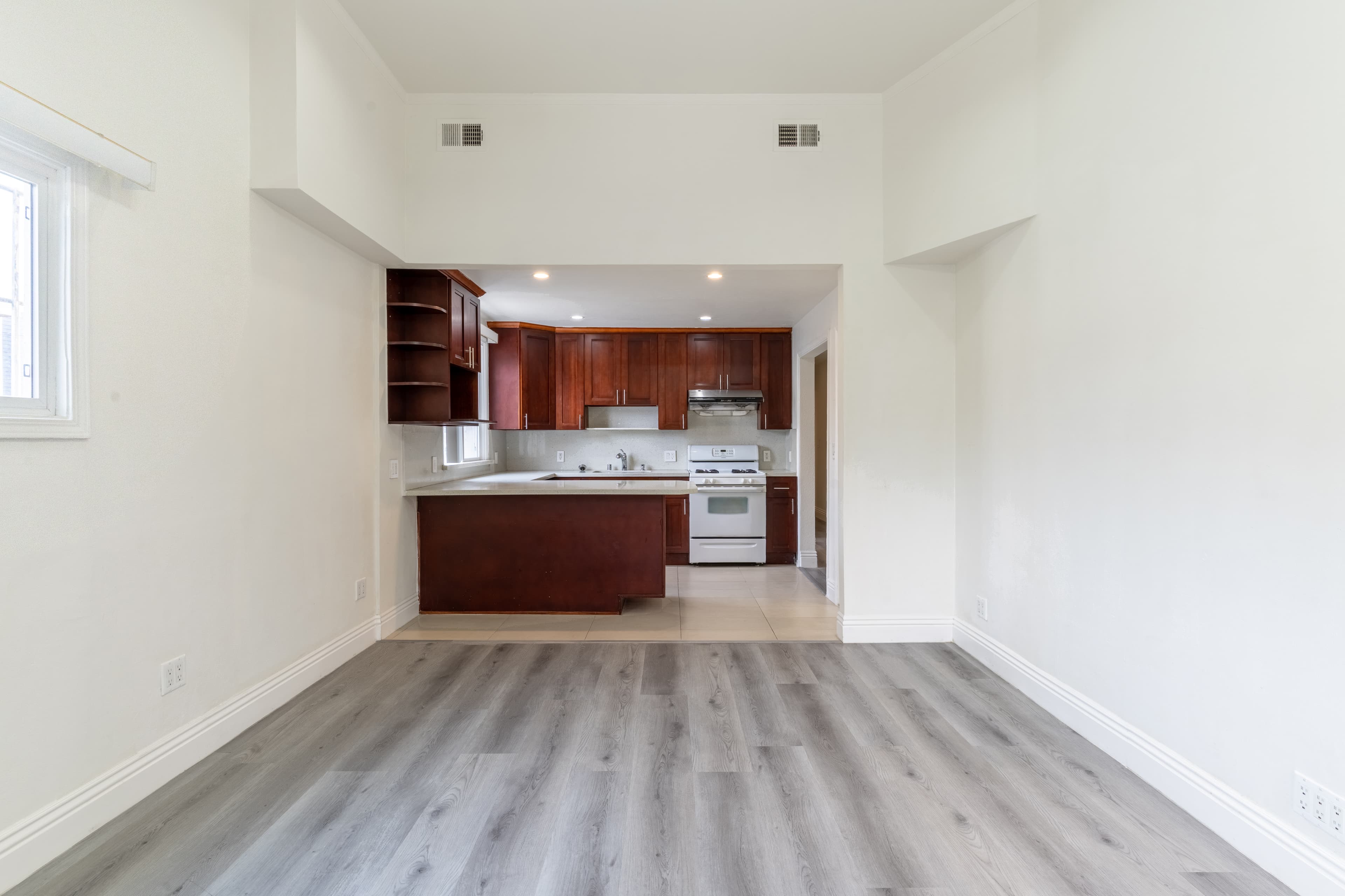 398 Vienna St, San Francisco, CA 94112, thumbnail 2