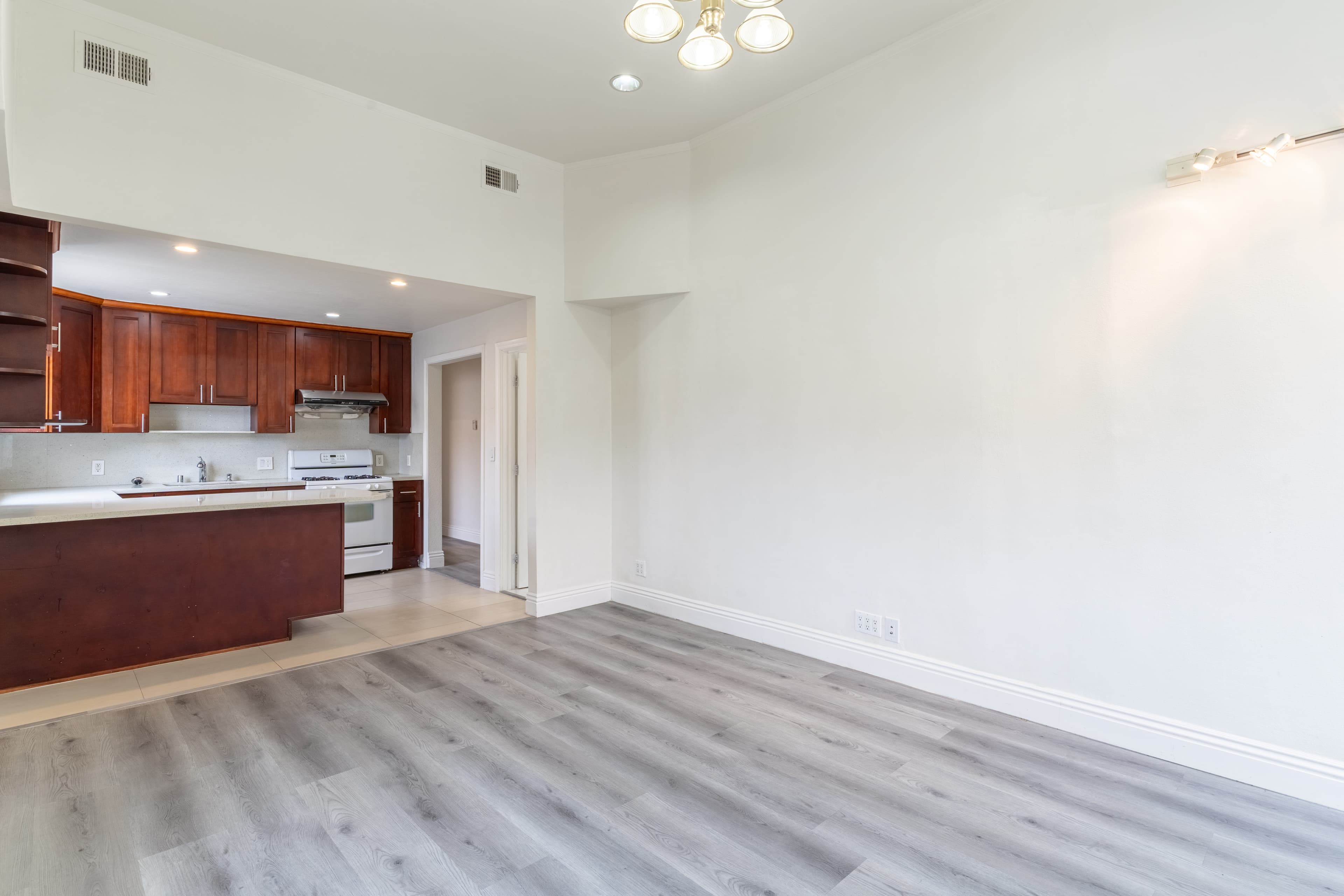 398 Vienna St, San Francisco, CA 94112, thumbnail 3
