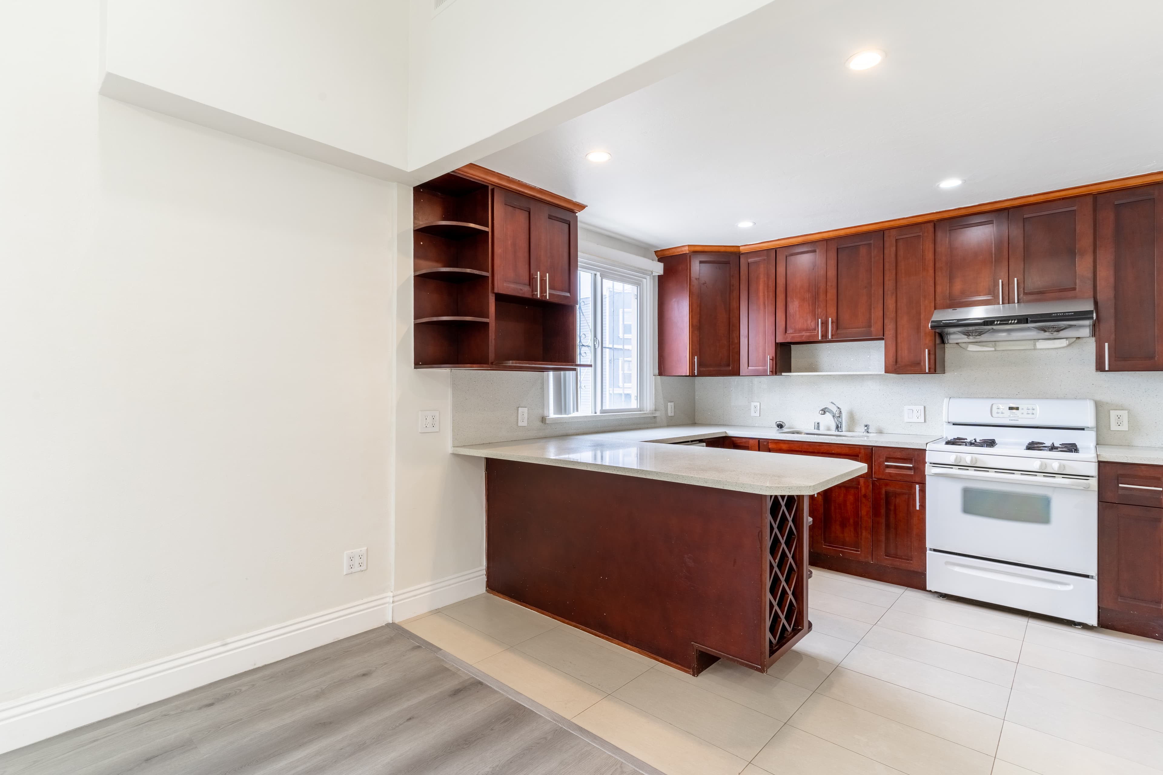 398 Vienna St, San Francisco, CA 94112, thumbnail 5