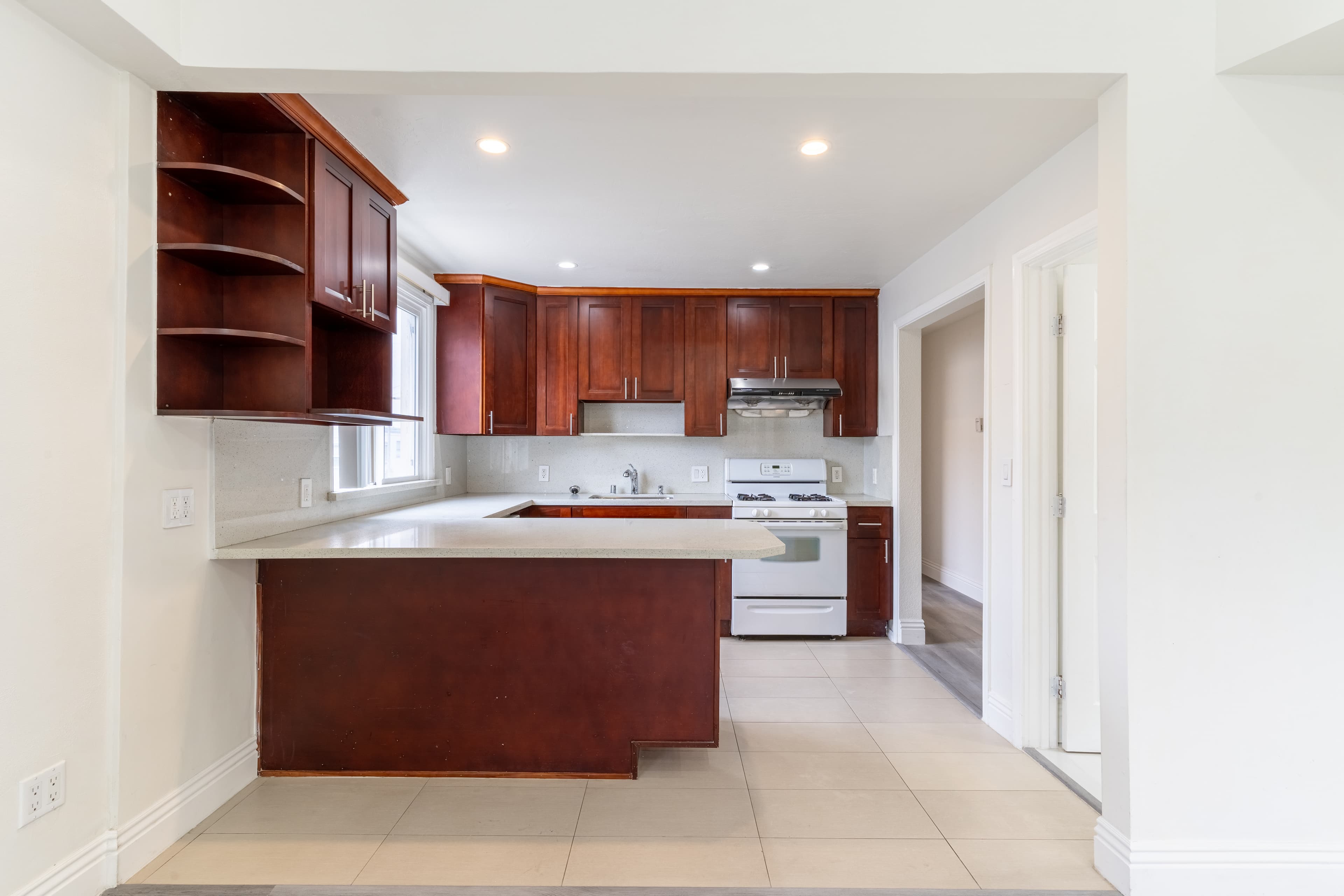 398 Vienna St, San Francisco, CA 94112, thumbnail 6