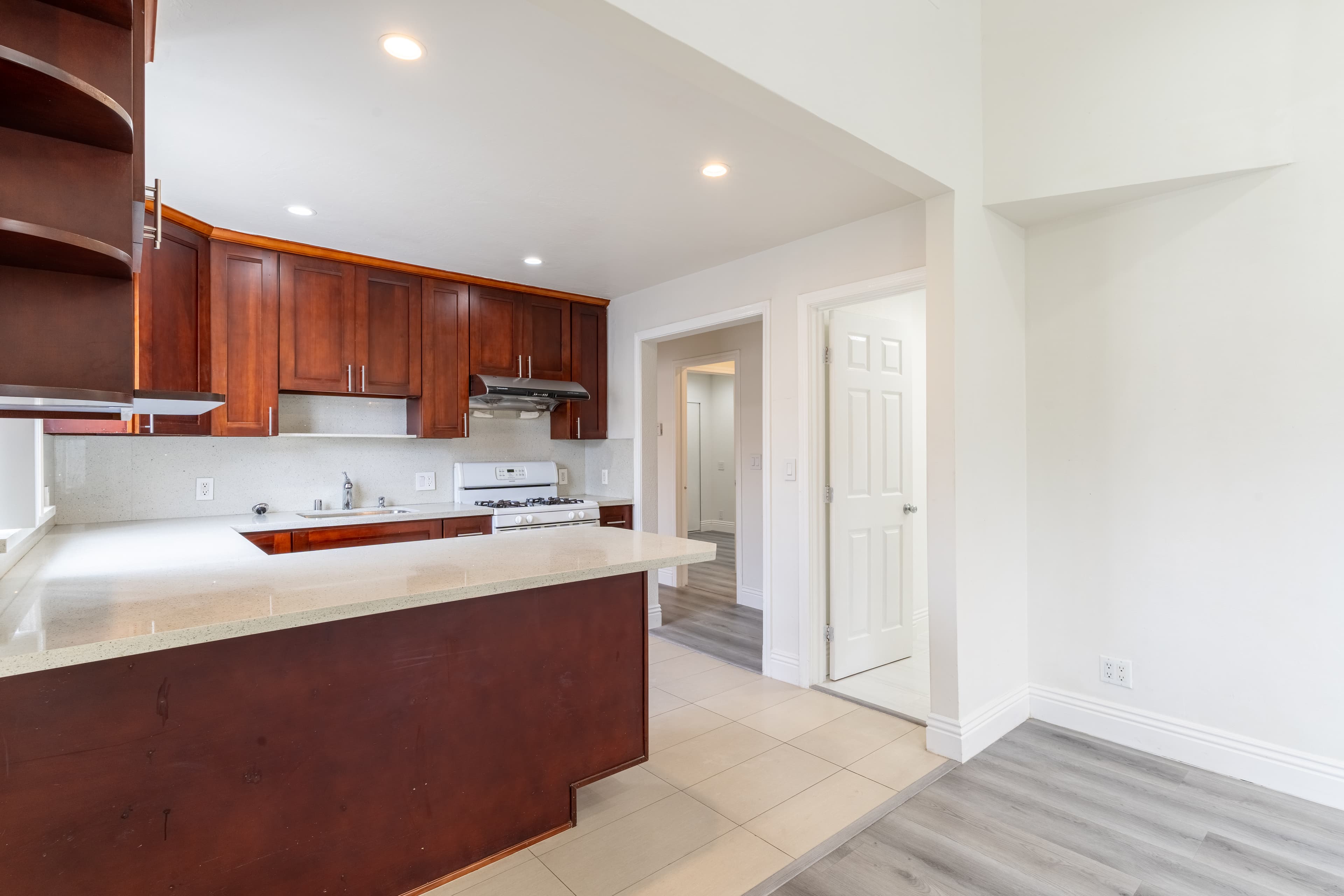 398 Vienna St, San Francisco, CA 94112, thumbnail 7