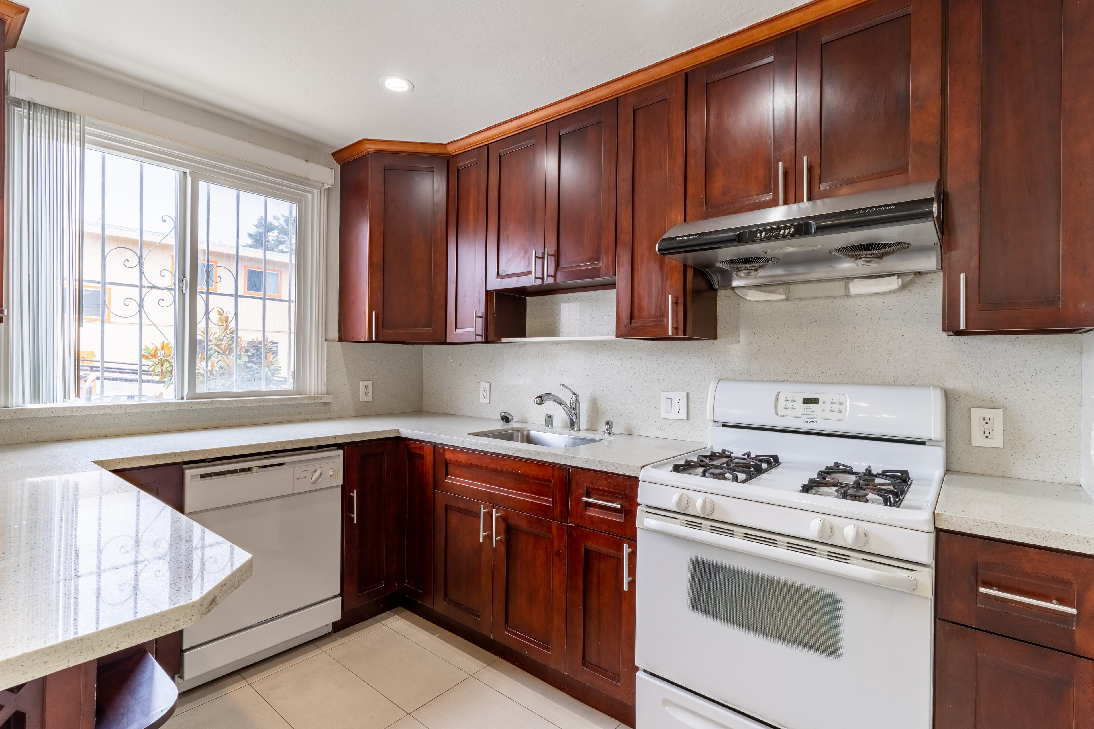 398 Vienna St, San Francisco, CA 94112, thumbnail 9