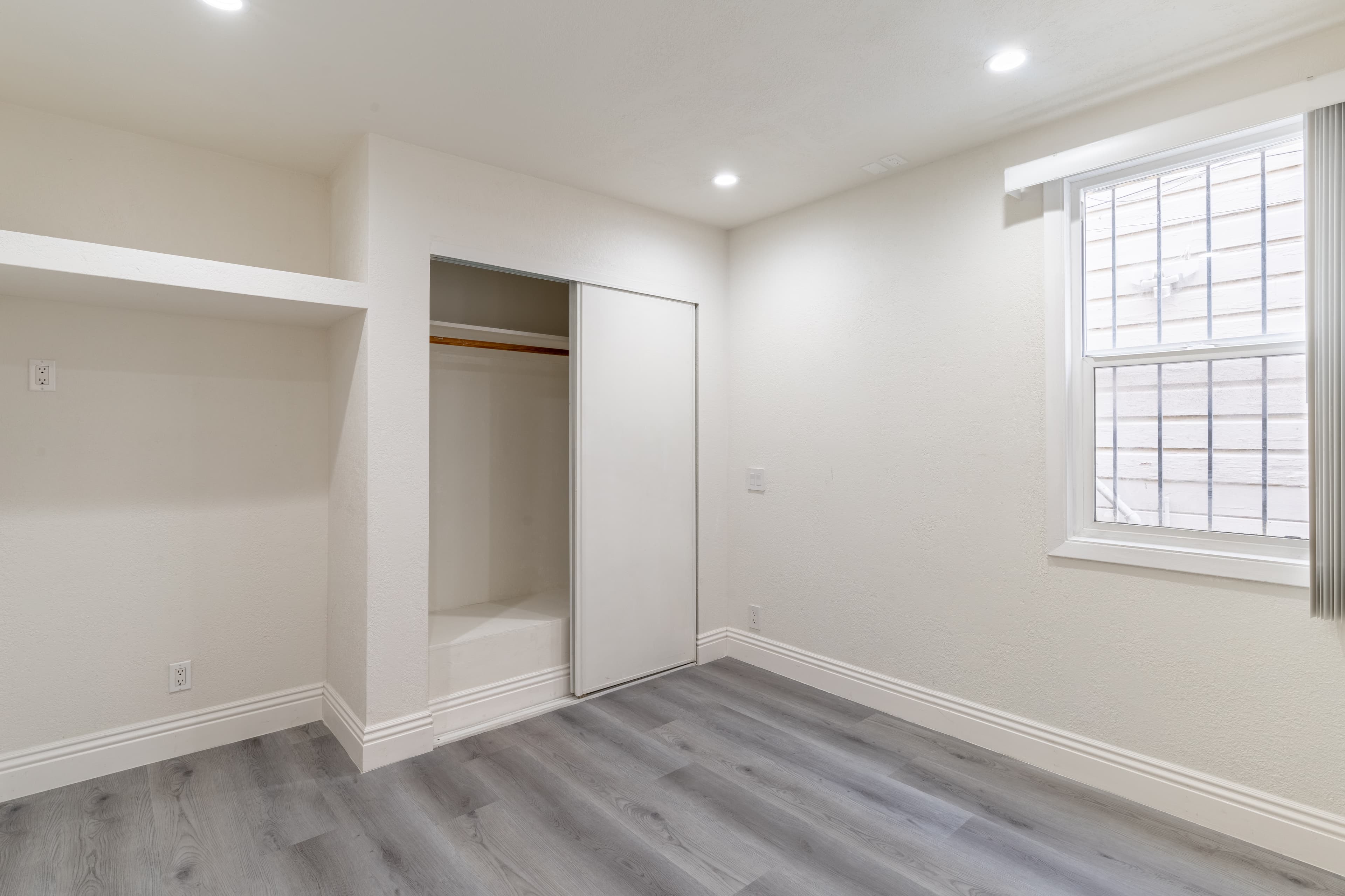 398 Vienna St, San Francisco, CA 94112, thumbnail 22