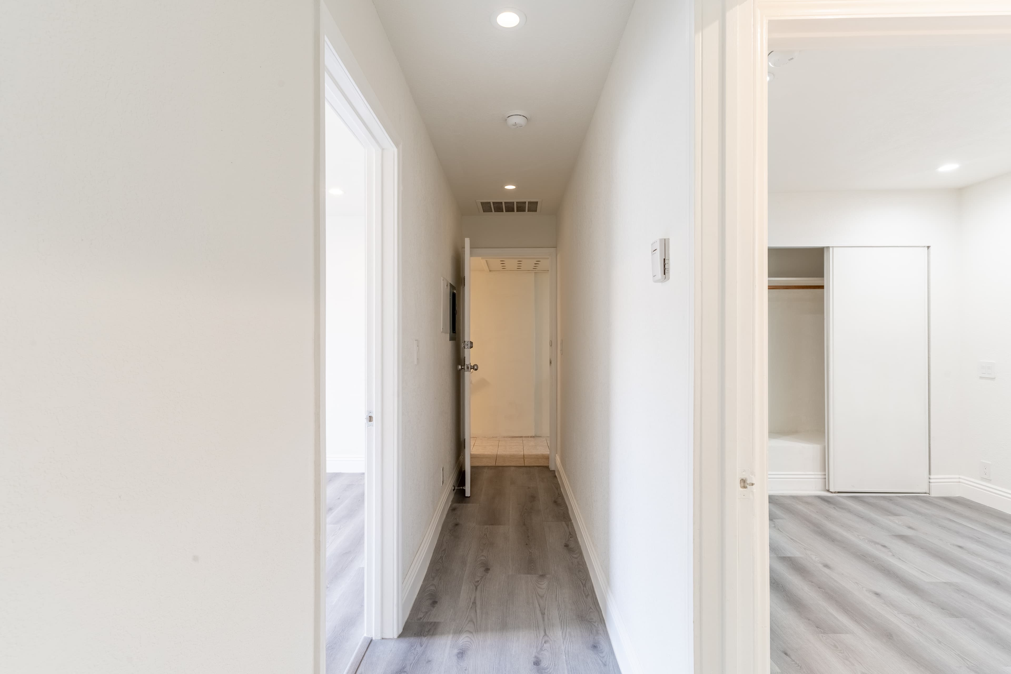 398 Vienna St, San Francisco, CA 94112, thumbnail 24