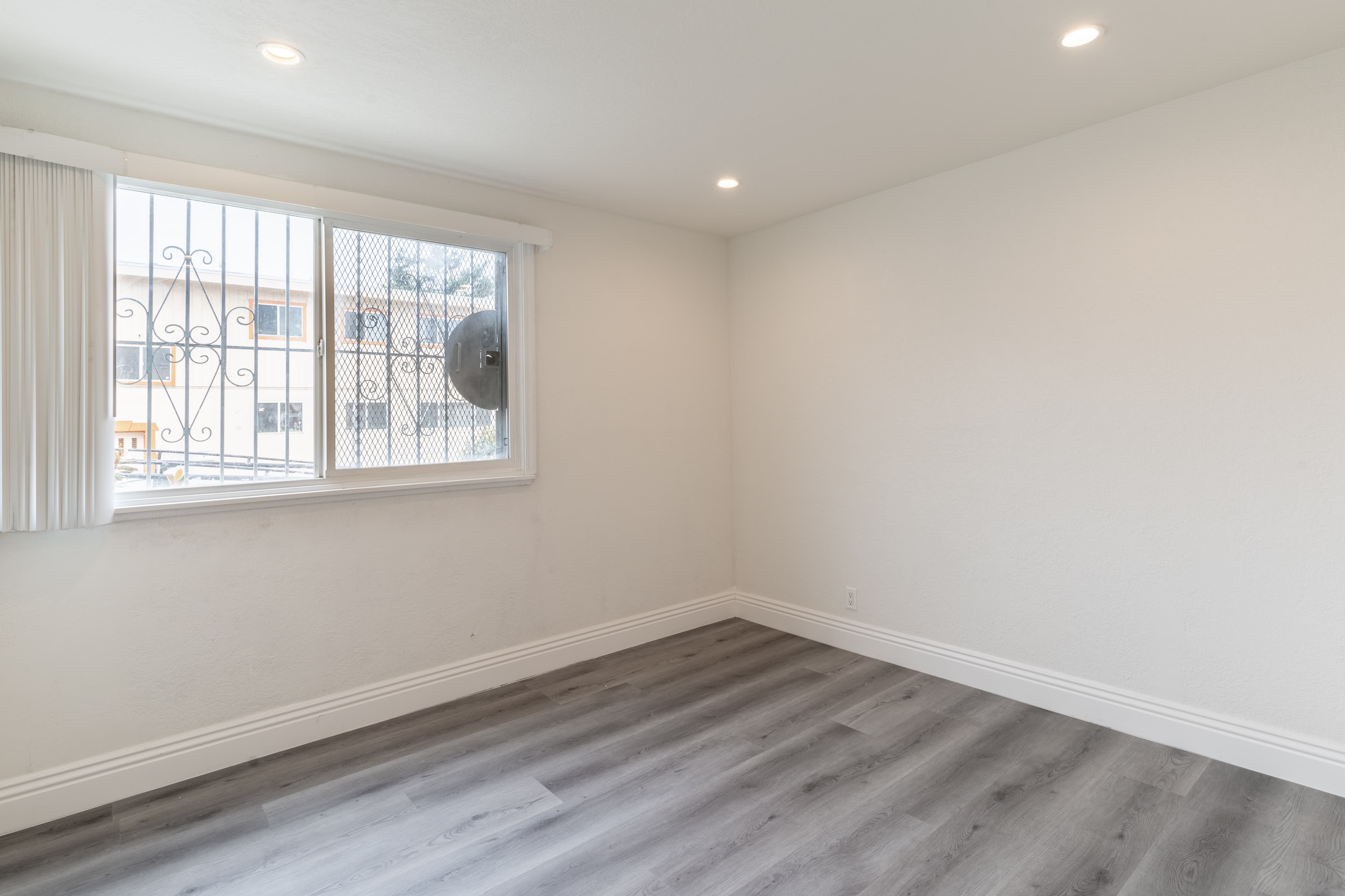 398 Vienna St, San Francisco, CA 94112, thumbnail 25