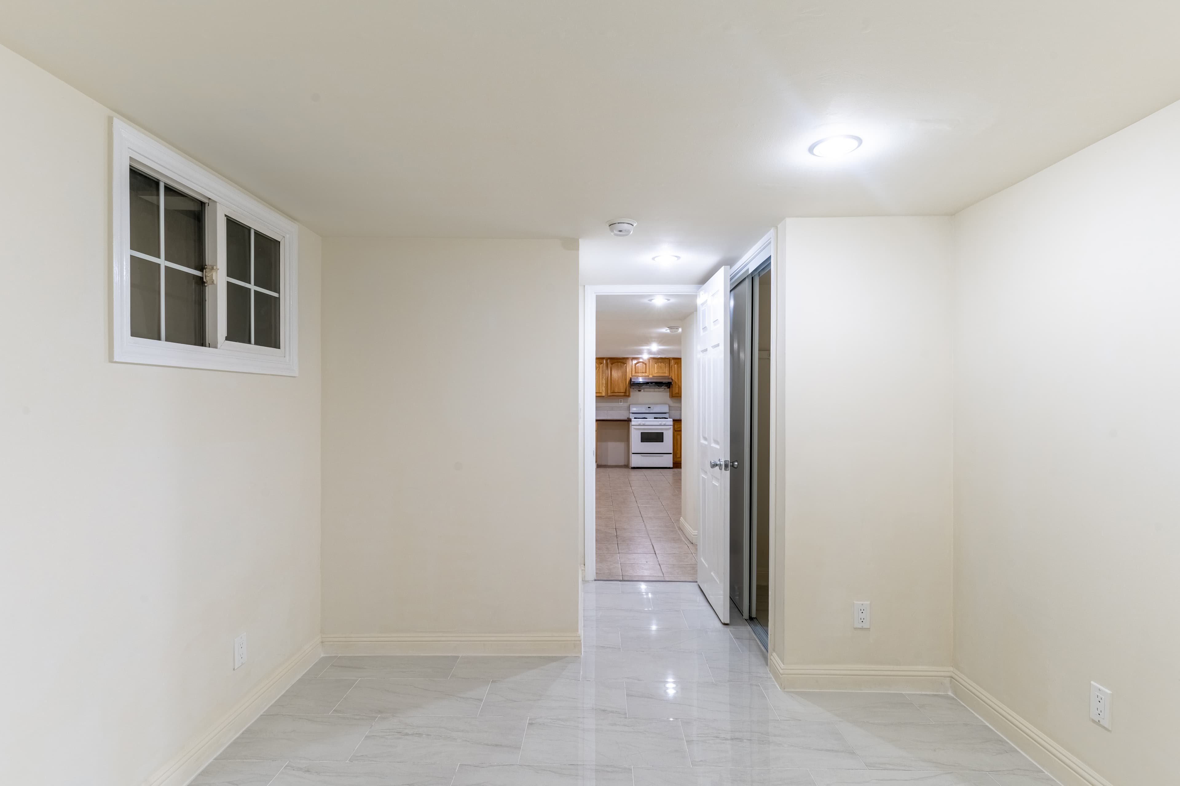 398 Vienna St, San Francisco, CA 94112, thumbnail 37