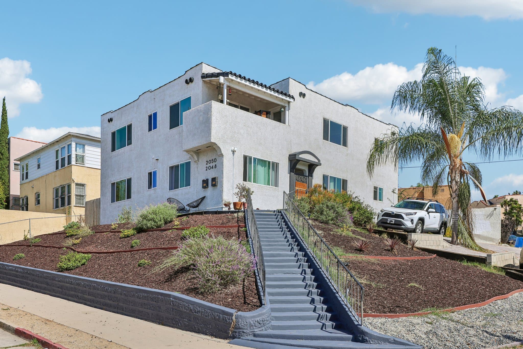 2048 South Harcourt Avenue Los Angeles, CA 90016